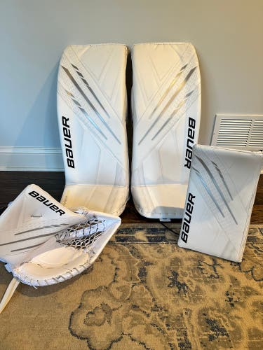 Like New, (Only used once) Bauer Vapor Hyperlite Goalie Full Set