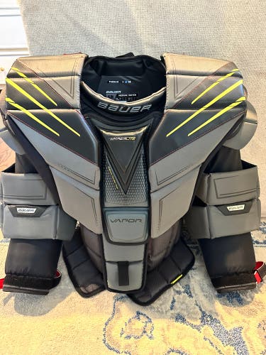 Like New (Only used once) Medium Bauer Hyperlite Goalie Chest Protector