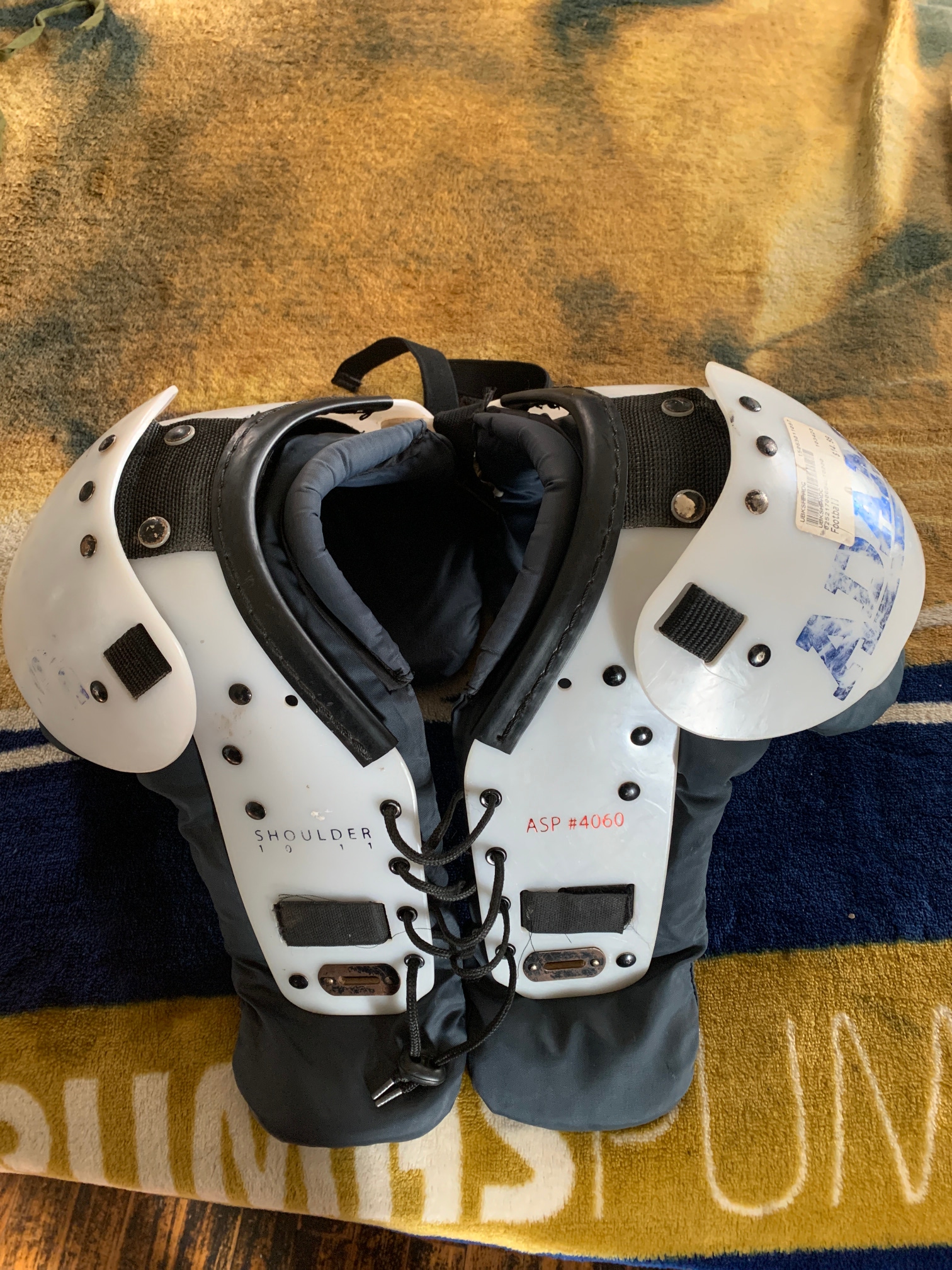 Used Youth Small Adams Shoulder Pads