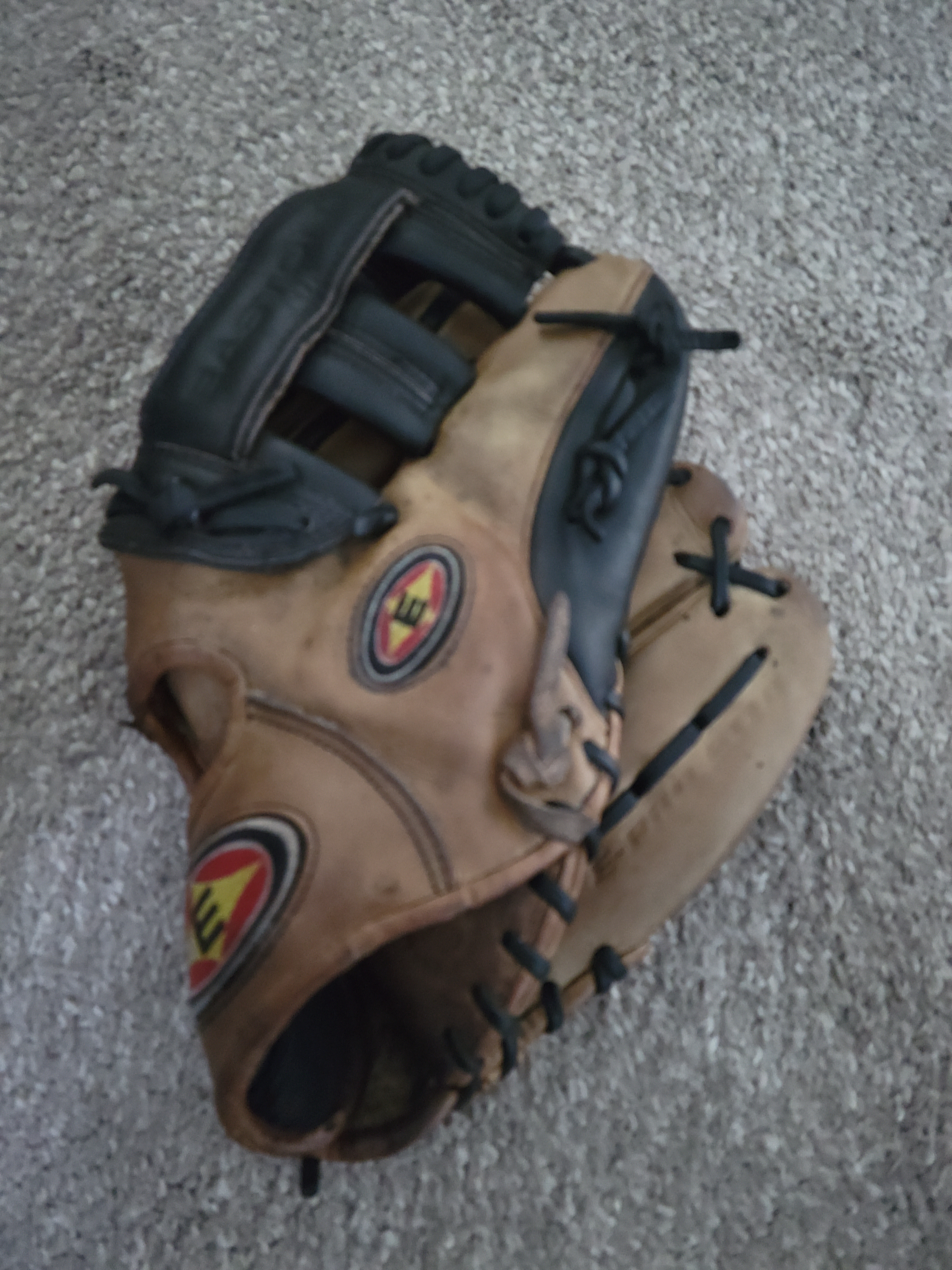 Used 2015 Easton Right Hand Throw Infield Professional Series Baseball Glove 11.5"
