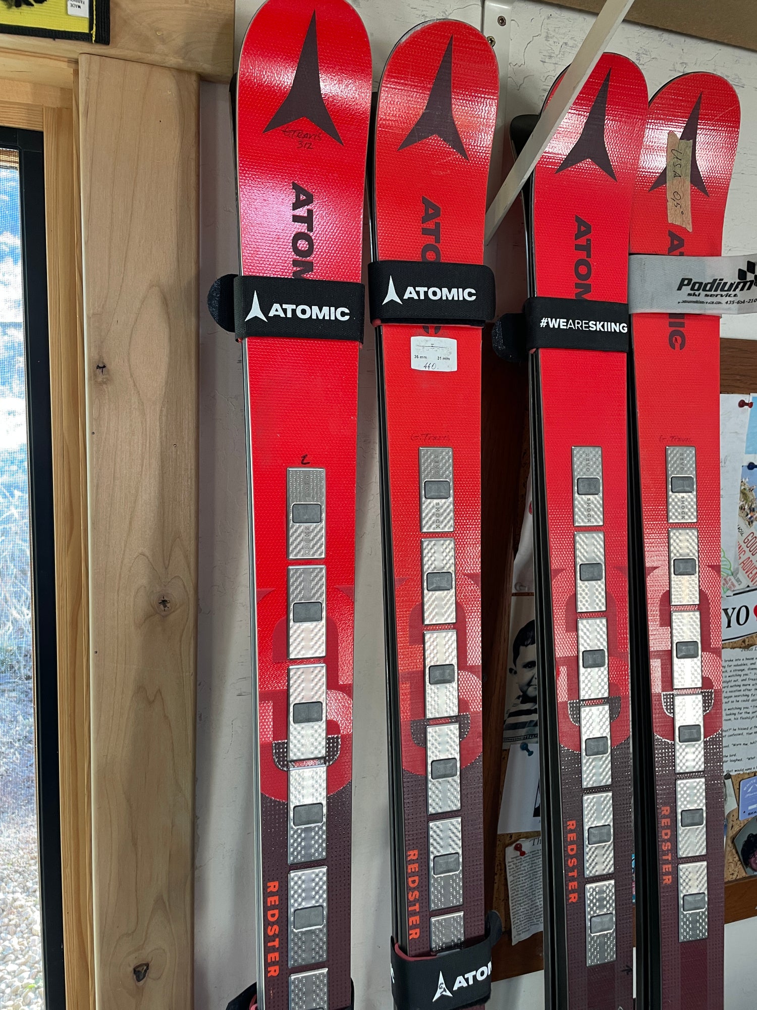 Used Men's 2023 Atomic 193 cm Racing Redster G9 Skis with plates but