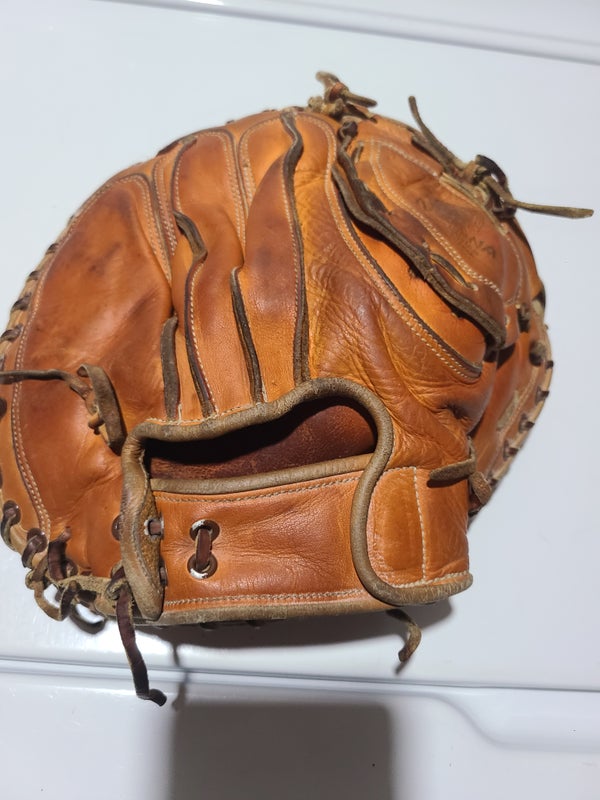 Right Hand Throw pro line vintage Nokona Baseball catcher Glove