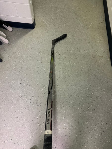 Senior Right Handed P28 Vapor Hyp2rlite Hockey Stick