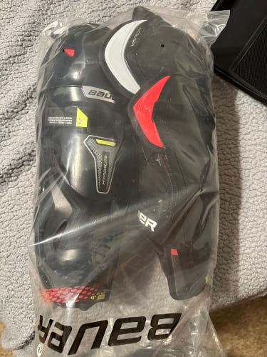 Bauer Vapor Hyperlite Shin Guard Size 13” Brand New!