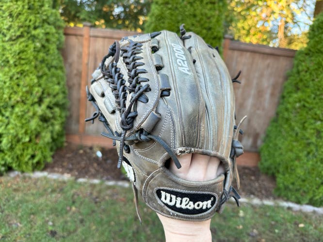 Wilson A2000 11.75” Baseball Glove D33 Lefty