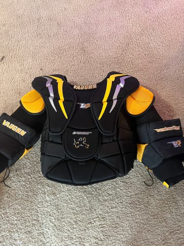 Used Medium Vaughn  Velocity V7 XF Pro Carbon Goalie Chest Protector