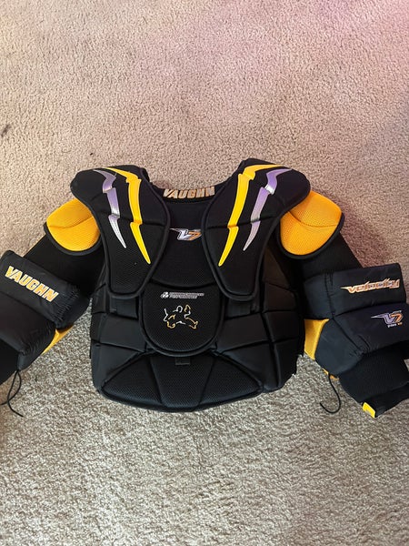 Used Medium Vaughn Velocity V7 XF Pro Carbon Goalie Chest Protector