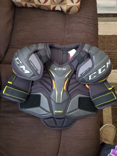 Senior Used Medium CCM Tacks 9080 Shoulder Pads