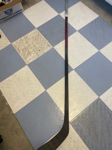 Intermediate Right Handed P28  JetSpeed FT6 Pro Hockey Stick