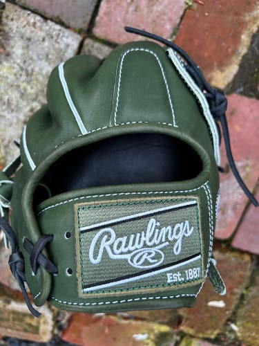NWOT Rawlings Heart of the Hide Military Green KB17
