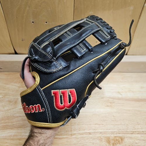 Used Wilson A2000 SR32 Sierra Romero Softball Glove Right Hand Throw 12"