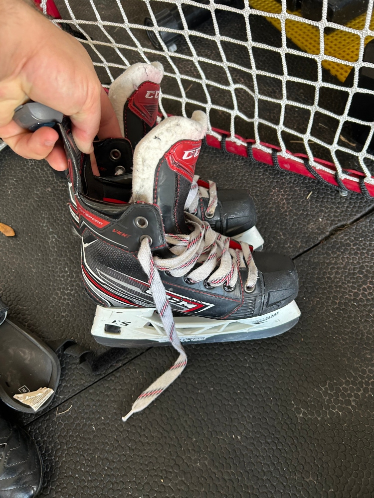 Used CCM Regular Width   Size 1.5 JetSpeed Vibe Hockey Skates
