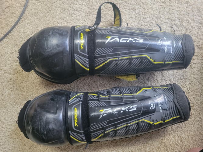 Used CCM Tacks 7092 Shin Pads
