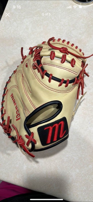 Marucci catchers glove
