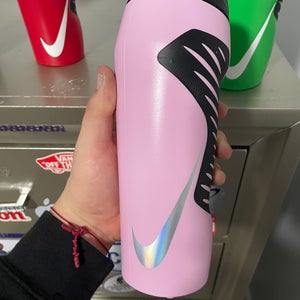 Nike hyperfuel squeeze 24oz