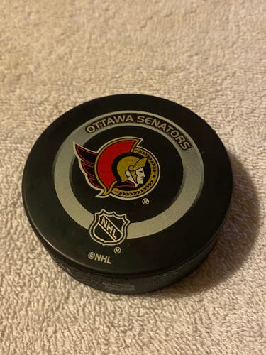 Ottawa Senators NHL Official Hockey Game Puck