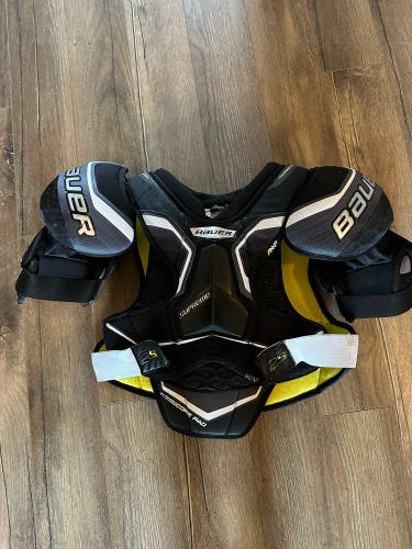 Used Bauer Supreme 2S Shoulder Pads - Senior Medium