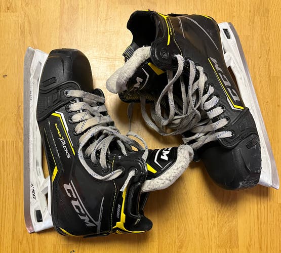 Used CCM Regular Width Size 8 Super Tacks 9380 Hockey Goalie Skates