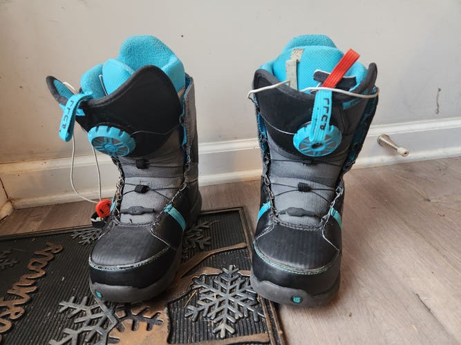 Used Kid's Size 4.0 Burton Zipline Boa Snowboard Boots