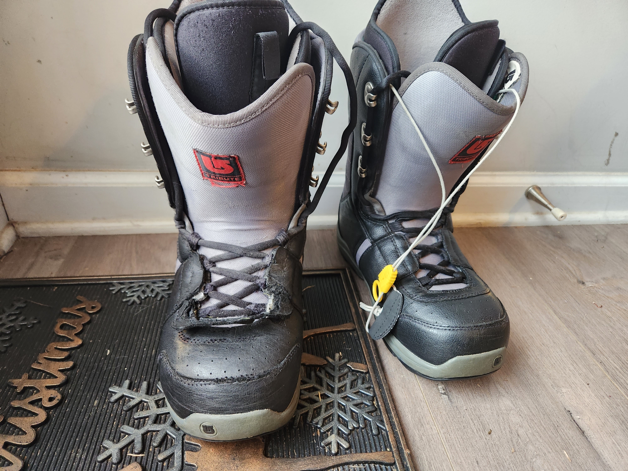 Used Men's Size 9.0 Burton Tribute Snowboard Boots