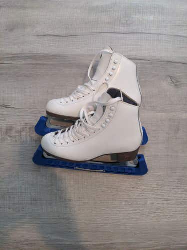 Used Riedell Figure Skates Size 5 Model 121WIDE