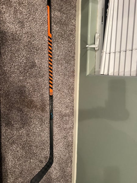 Senior Right Handed W28 Covert QR5 Pro Hockey Stick
