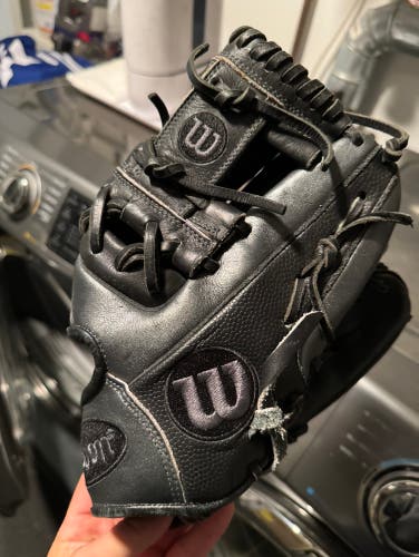 Infield 11.5" A2000 Baseball Glove