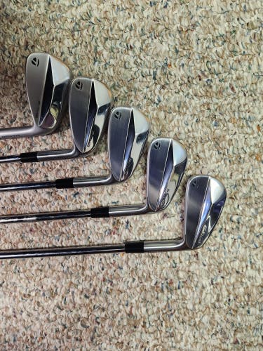 Like New Men's TaylorMade Right Handed P7MB Iron Set Regular Flex Steel Shaft
