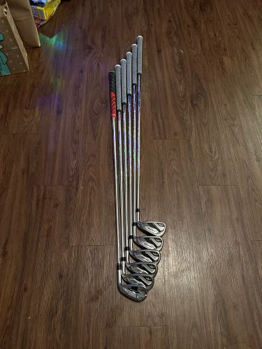 Men's Right Handed Regular Flex Steel Shaft Mavrik Iron Set