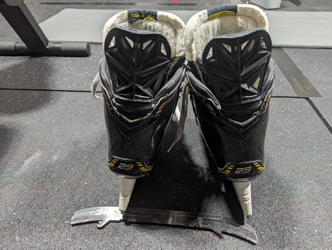 Senior Used Bauer Supreme 2S Pro Hockey Skates Regular Width 9.5