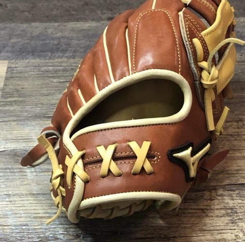 Pitcher's 12" Pro Select Baseball Glove
