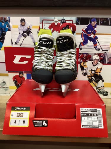 Intermediate New CCM Super Tacks 9360 Hockey Skates Regular Width Size 4