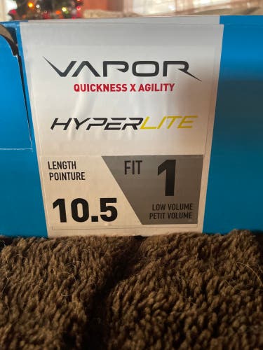 Senior Bauer Regular Width Pro Stock 10.5 Vapor Hyperlite Hockey Skates