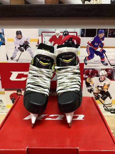 Intermediate New CCM Hockey Skates Regular Width Size 4.5