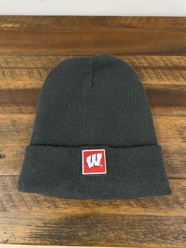 New Wisconsin Badgers Basketball Team Issued Under Armour Knit Beanie