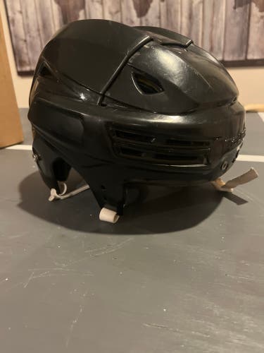 Used Medium Bauer Re-Akt 200 Helmet