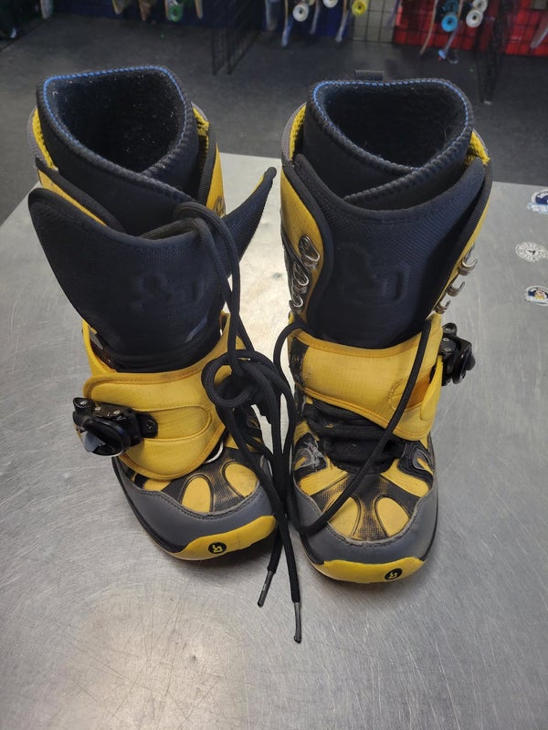 Used Burton Freestyle Senior 8 Men's Snowboard Boots