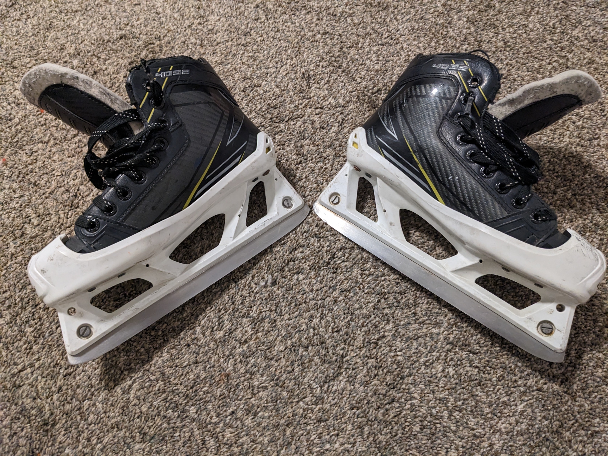 Junior Used CCM Tacks 4092 Hockey Goalie Skates Regular Width Size 3.5