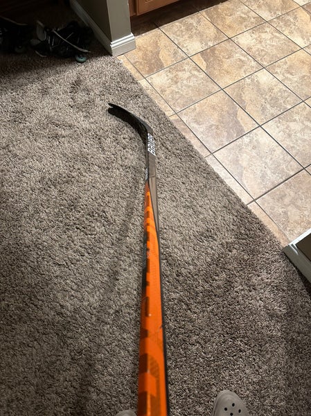 Senior RH P92 Pro Stock Supreme MX3 wrapped as Ultrasonic Hockey Stick