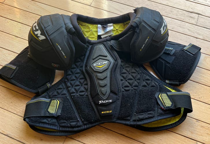CCM Tacks 6052 Hockey Shoulder Pads