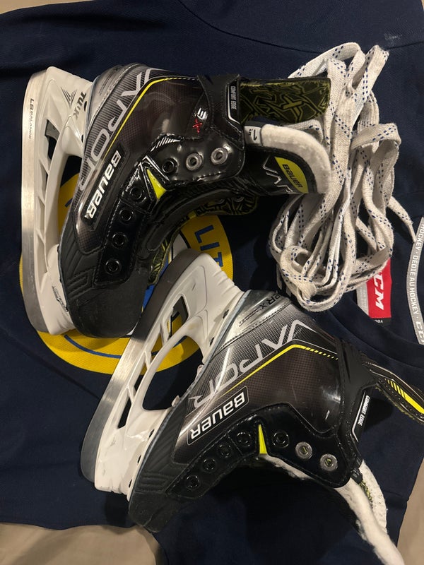 Junior Bauer Regular Width Size 1.5 Vapor 3X Hockey Skates