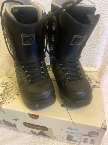 Men's Size 7.5 (Women's 8.5) Burton All Mountain Tribute Snowboard Boots