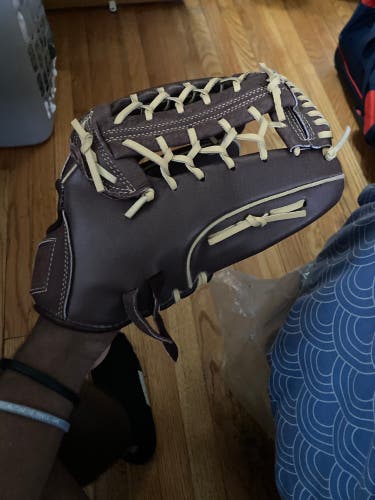 Franklin outfield glove