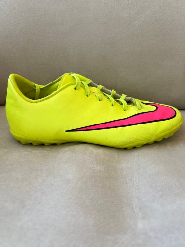 Used Youth 5.5 Indoor Soccer Cleats