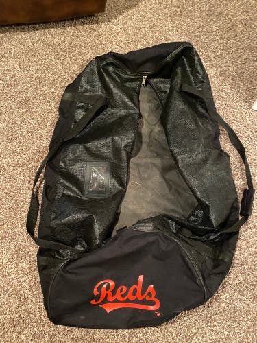 Cincinnati Reds team issued catchers bag
