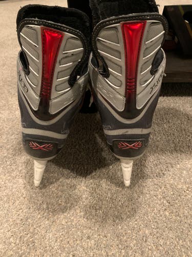 Senior Used Bauer Vapor X30 Hockey Skates Regular Width 8.5