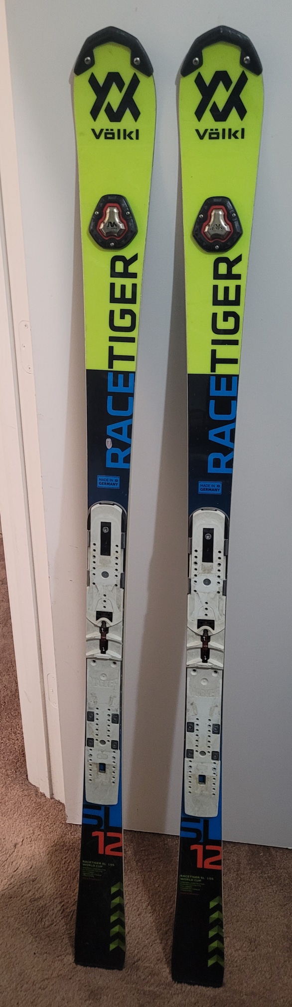 Volkl  Racetiger SL Skis With Plate155