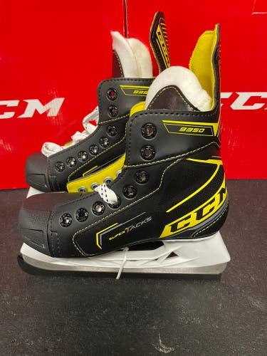 New CCM Tacks 9350 Hockey Skates Youth 12D