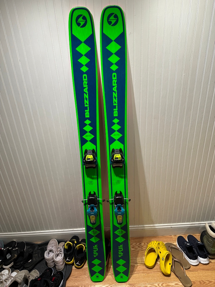 Used 2022 Powder With Bindings Max Din 13 Spur Skis