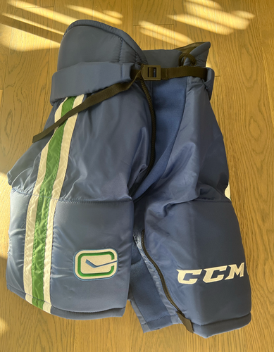 Senior New Medium Vancouver Canucks CCM HP70 Pro Stock Hockey Pants